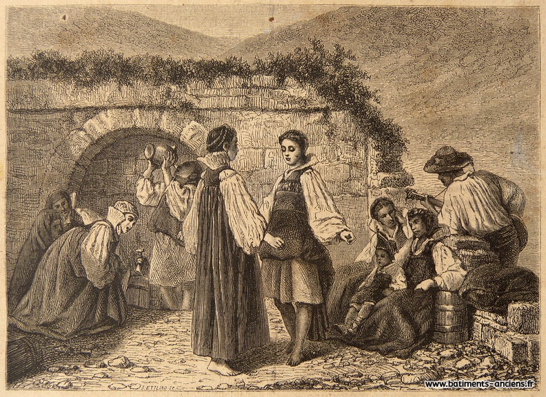Scène de genre à proximité d'une fontaine à Anso en Aragon (Espagne). La fontaine est logée dans une alcôve ménagée dans un mur en ruine. Un premier groupe remplit d'eau ses récipients, un personnage boit à une cruche. A droite, un homme joue de la guitare pour des femmes et un enfant. Deux de ces femmes en habits traditionnels esquissent quelques pas de danse. Cette gravure a été réalisée d'après un tableau de M. antigna. P1280045.jpg