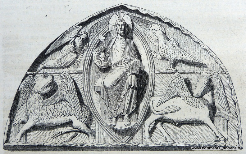 Le portail royal, bâti dans les années 1145-1150, a survécu à l'incendie de la cathédrale à la fin du XIIe siècle. A mi-chemin entre art roman et art gothique, son tympan représente le Christ en majesté entouré des quatre évangélistes symbolisés par le tétramorphe : Matthieu représenté par un homme, Marc par un lion, Luc par un taureau, et Jean par un aigle. Cette scène est issue du quatrième chapitre de l’Apocalypse. P1270441.jpg