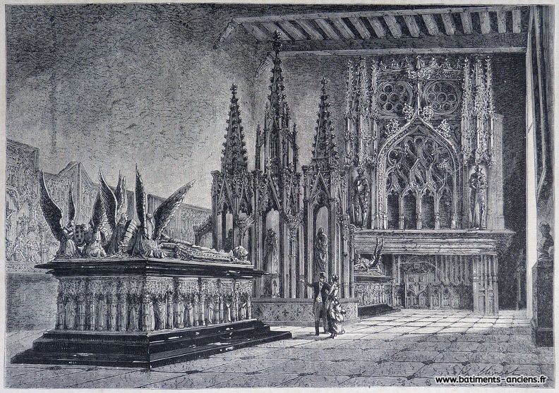 Vue de la célèbre salle des gardes (ou salle des tombeaux), ancienne salle de banquet où se trouvent maintenant les tombeaux de Philippe II de Bourgogne et de Jean Ier de Bourgogne. Au fond de la salle, une imposante cheminée richement sculptée. Le sol est dallé d'un carrelage noir et blanc à cabochons, et le plafond est à la française. Cet ensemble du XVe siècle de style gothique flamboyant est un des lieux marquants de l'histoire de la Bourgogne. P1270450.jpg